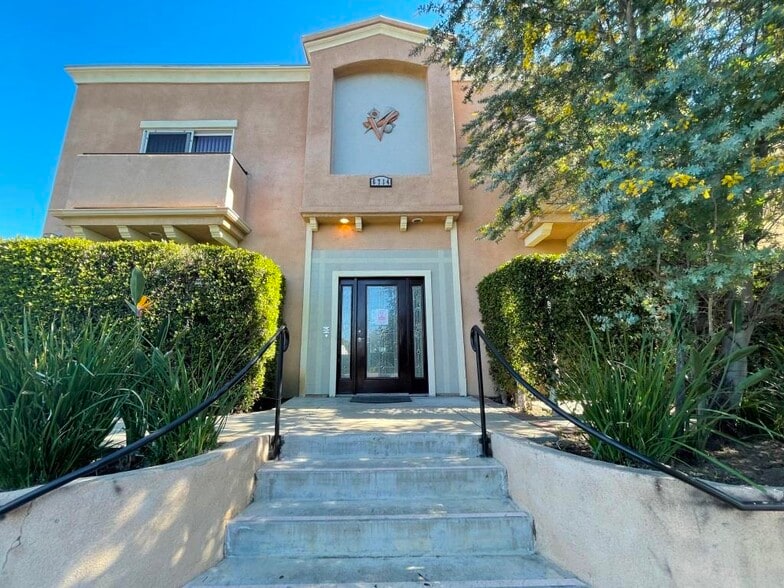 Building Photo - 6714 Balboa Blvd