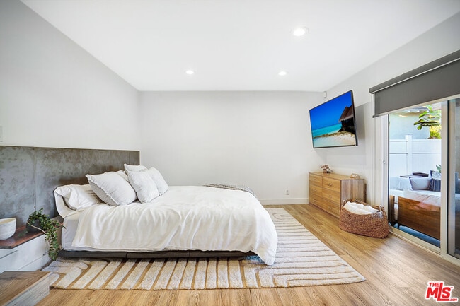 Building Photo - 5630 Gentry Ave