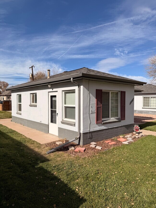 Building Photo - 2811 S Lincoln-2813