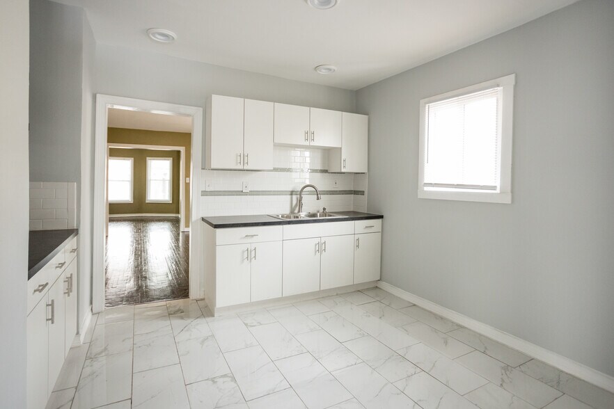 Building Photo - 2502 Baldwin St