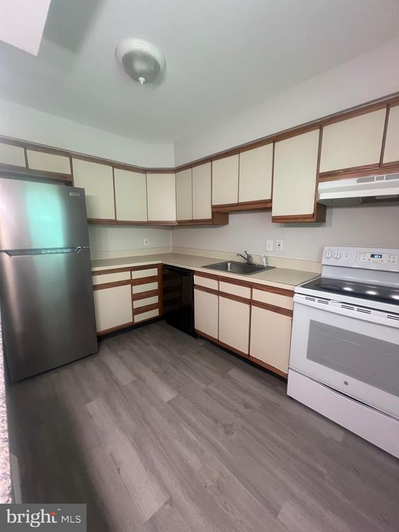 Building Photo - 208 Garnet Dr