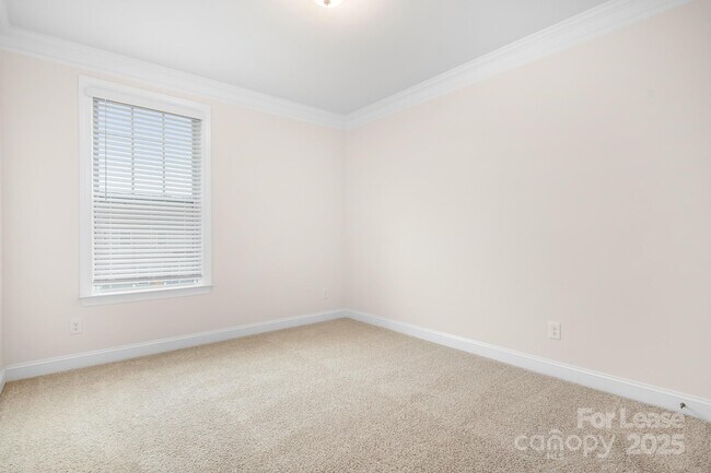 Building Photo - 196 Longleaf Dr