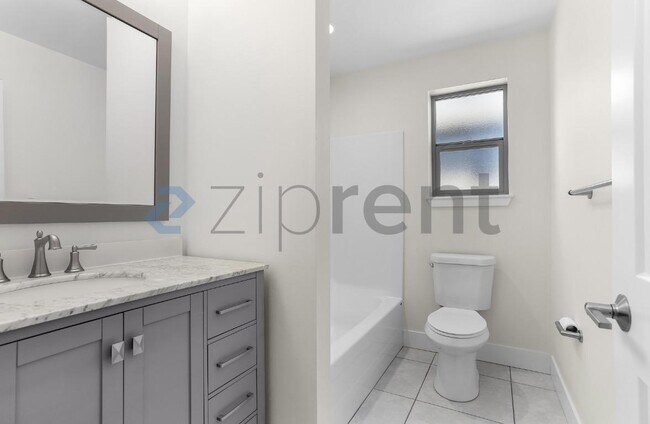 Building Photo - Unit B