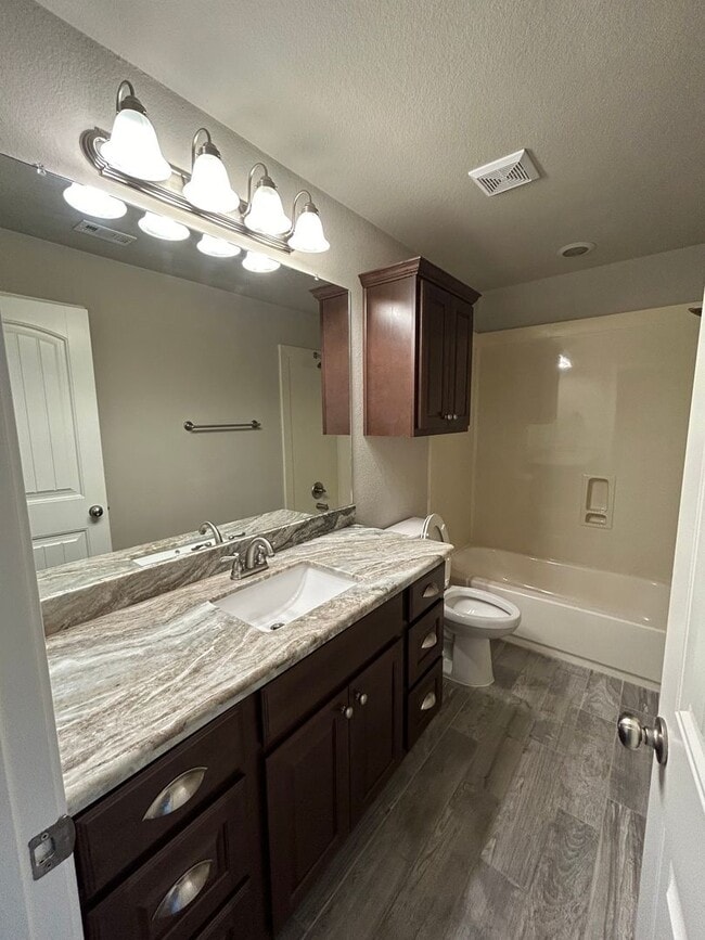 Building Photo - 3 bed/3 bath in South College Station Avai...