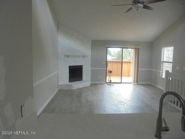 Building Photo - 319 Second St