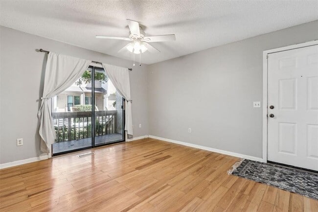 Building Photo - Charming 1BR Condo – Walk to the Beach! Fi...