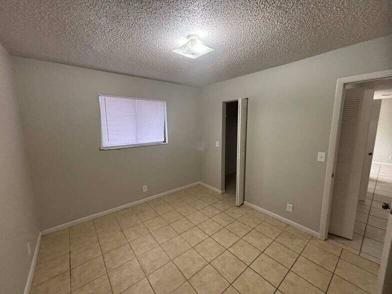 Building Photo - 3844 NW Huntsboro St