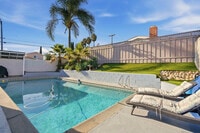 Building Photo - 9452 Larrabee Ave