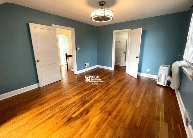 Building Photo - Charming 4 Bedroom, 2 Bath Home
