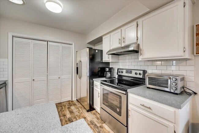 Building Photo - "Fully Furnished Charming 3-Bedroom Home in Pineville!"