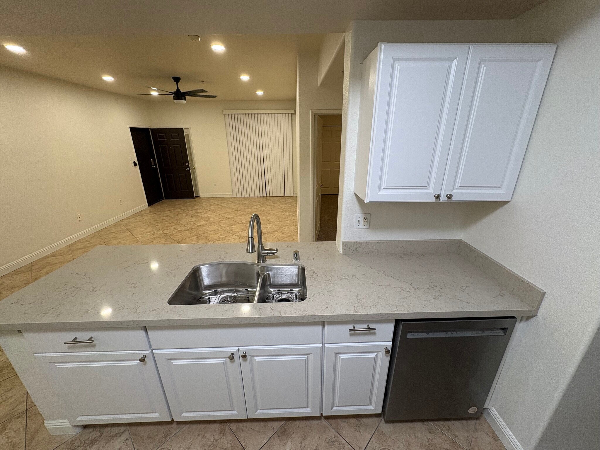 Building Photo - 24909 Madison Ave