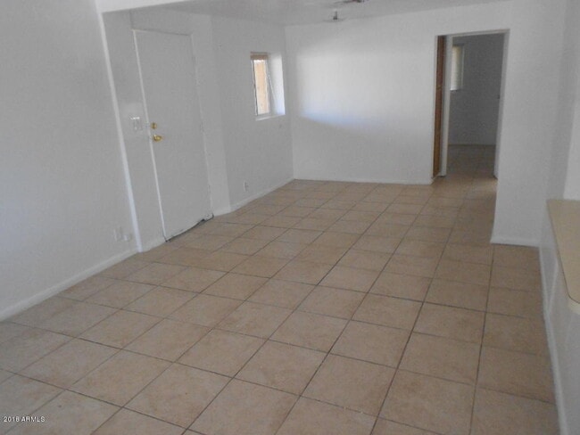 Building Photo - 2727 W Belmont Ave