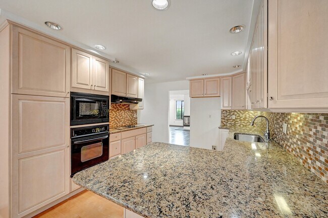 Building Photo - 17050 Northup Way