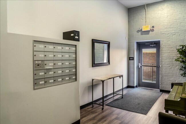 Building Photo - 626 Columbia Ave