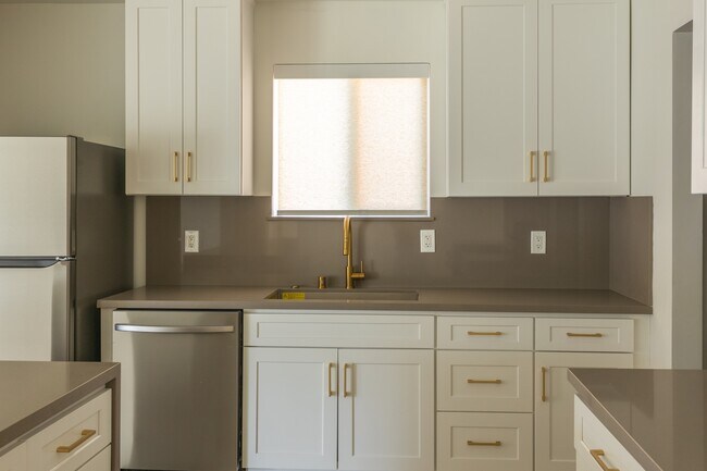 Building Photo - 17601 Hamlin St