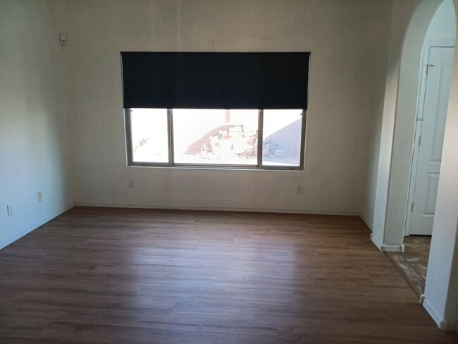 Building Photo - 3 Bedroom, 2 Bathroom Home! Schedule a Showing Today!