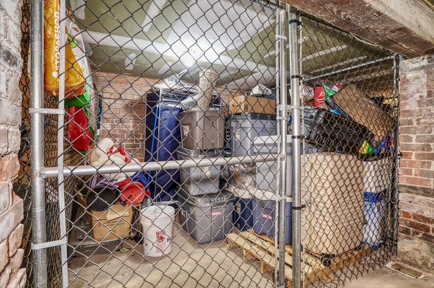 Building Photo - 403 Adams St