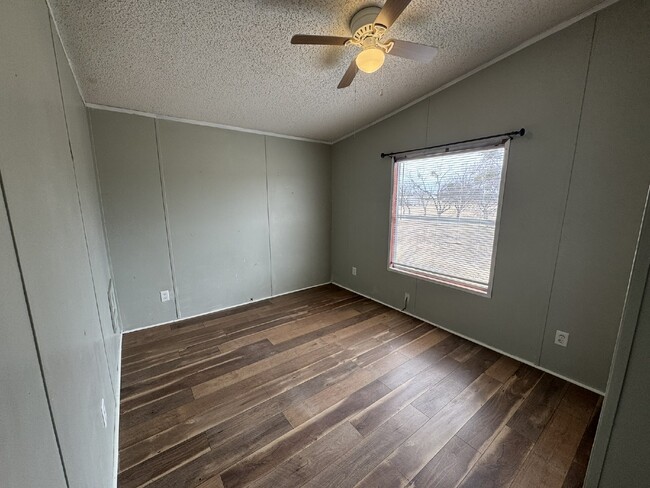 Building Photo - Very nice 3 bedroom 2 bath mobile home wit...