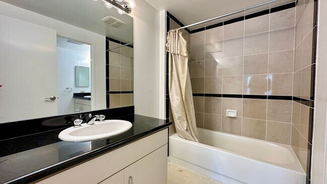 Building Photo - High-Rise Living with Golden Gate + Mt. Ta...