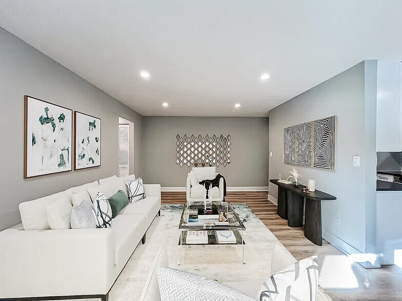 Building Photo - 520 W Aldine Ave