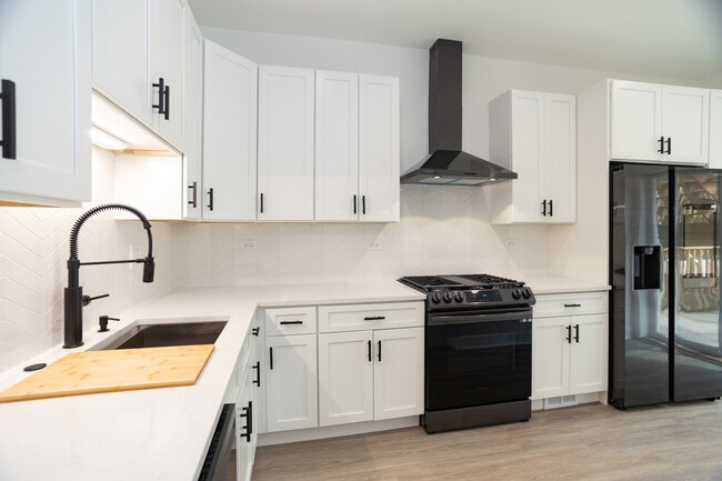 Building Photo - 1723 W Pierce Ave