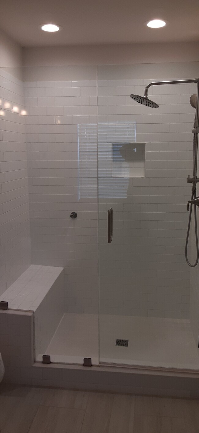 3rd floor bedroom bath shower - 4919 Settlers Market Blvd
