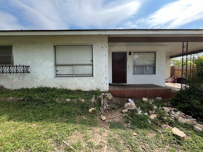 Building Photo - 101 Poco Vista Dr S