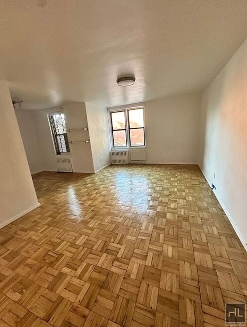 Building Photo - 25-34-34 Crescent St