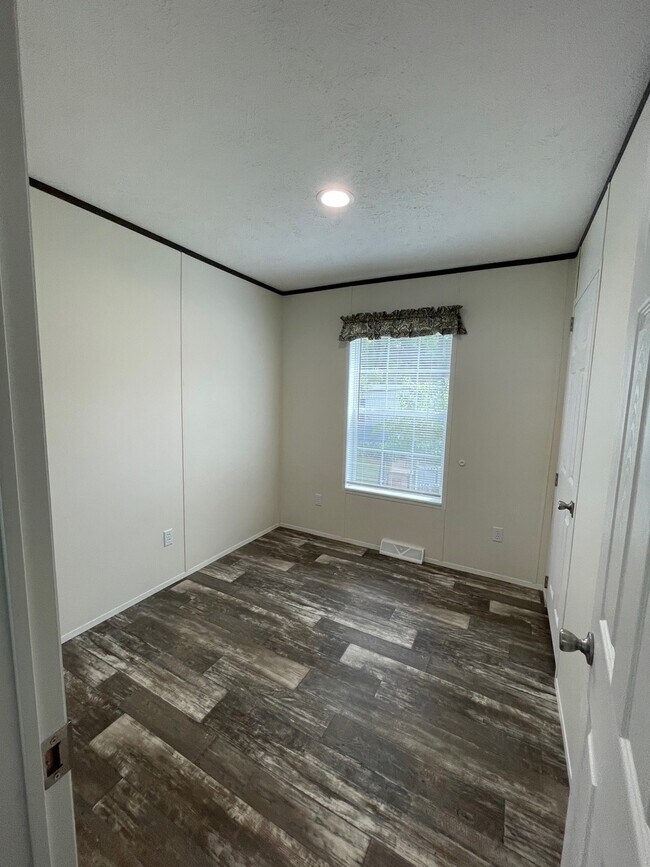 Building Photo - 113 Chalet Ln