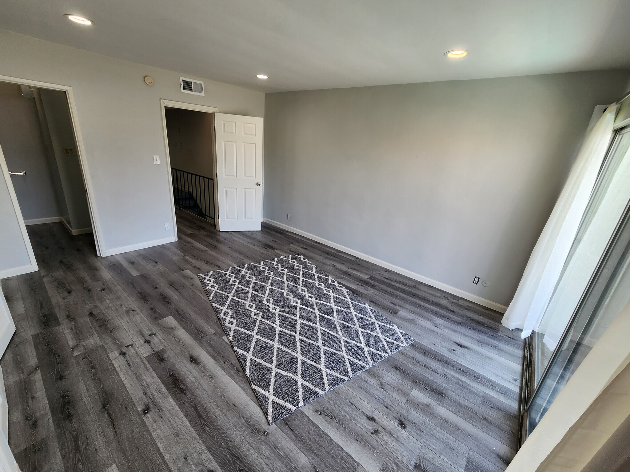 Building Photo - 12744 Moorpark St