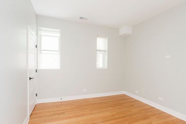 Building Photo - 1648 N Rockwell St