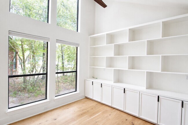 Building Photo - 15 Mallard Glen Pl