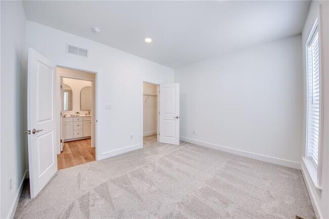 Building Photo - 304 Highbridge Ln