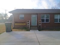 Building Photo - 718 S 4th St