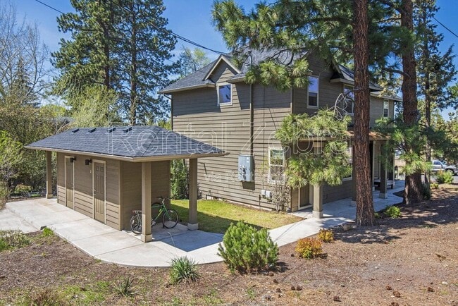 Building Photo - 5 SW Roosevelt Ave