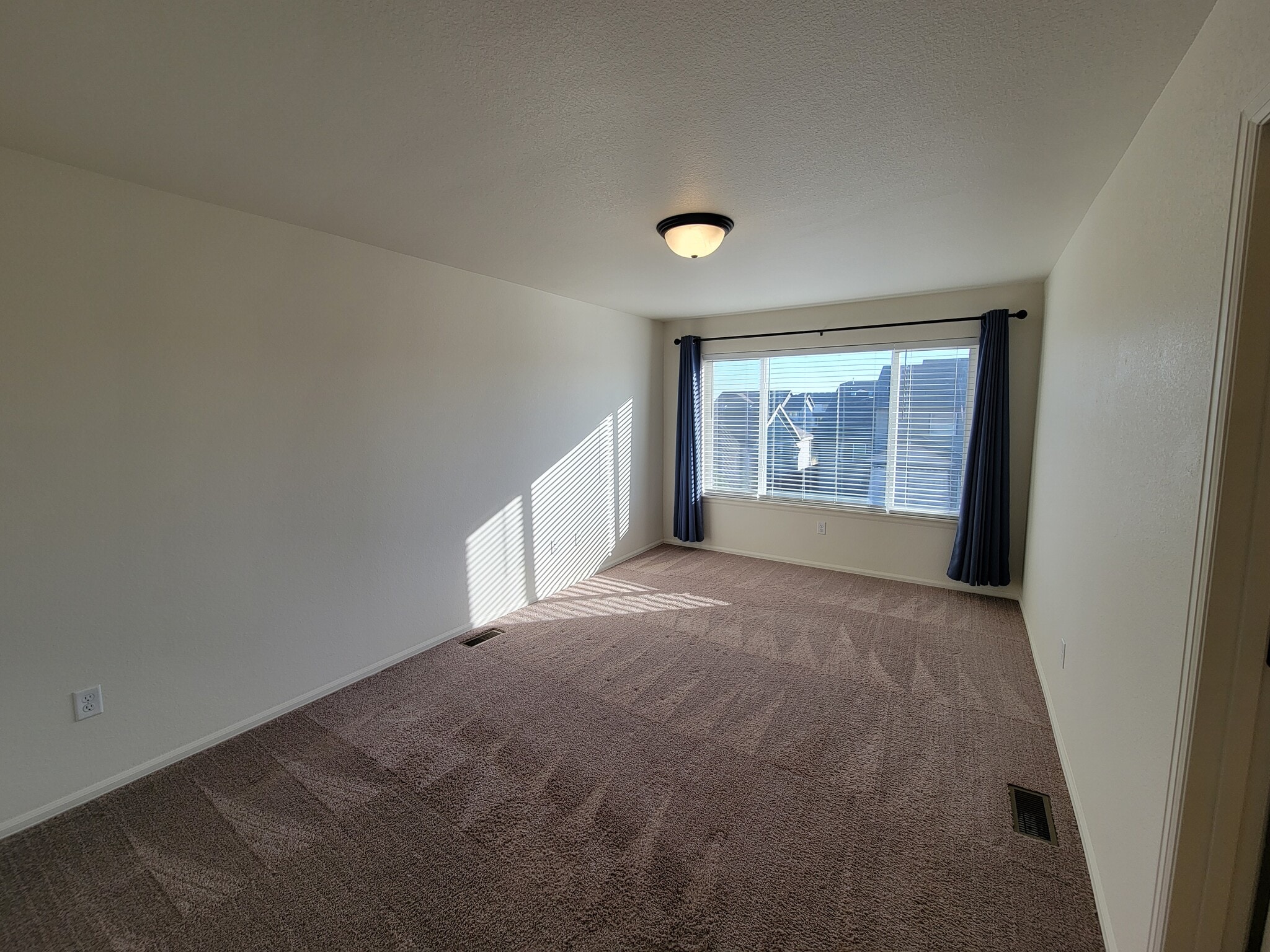 Building Photo - 2067 Moon Rise Dr