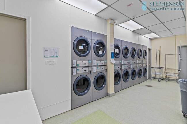 Building Photo - 1825 St Julian Pl