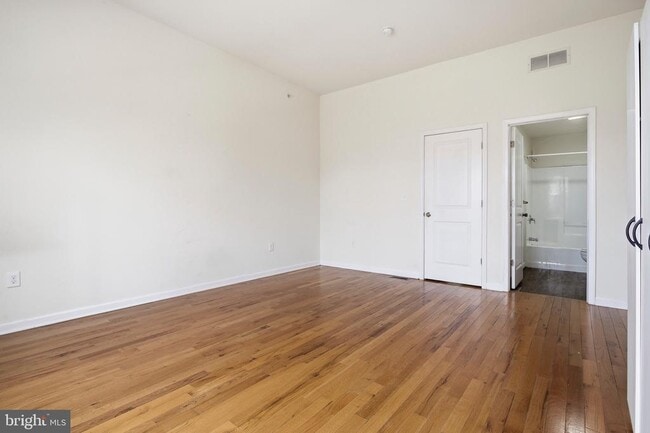 Building Photo - 1218 S 45th St