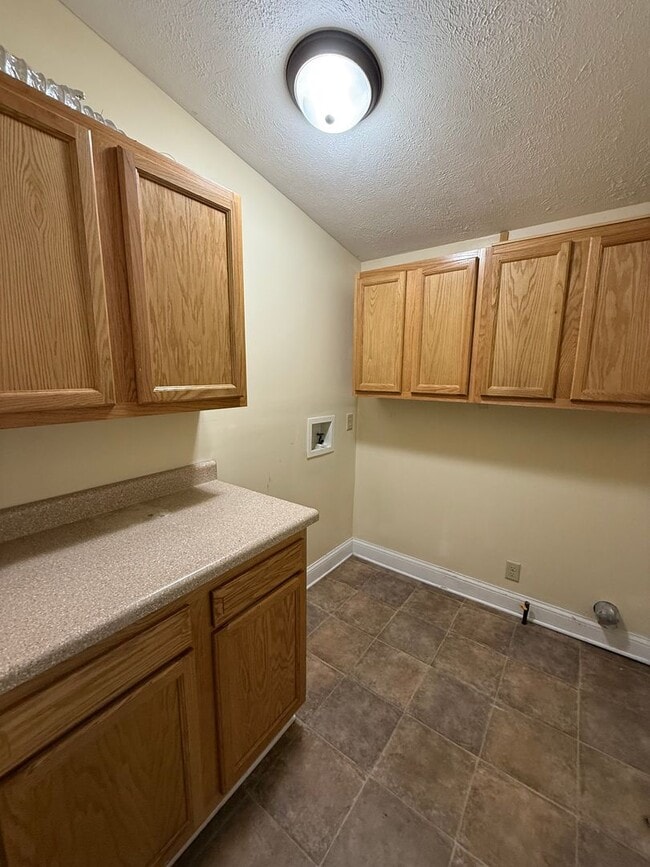 Building Photo - Spacious 4-Bedroom Home with Huge Fenced Backyard!