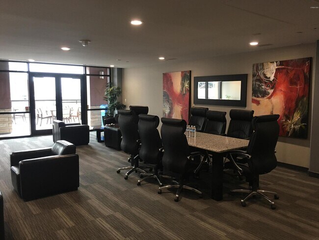 Building Photo - 310 S 4th St