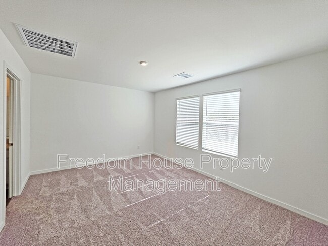 Building Photo - 660 Huyana Wind Dr