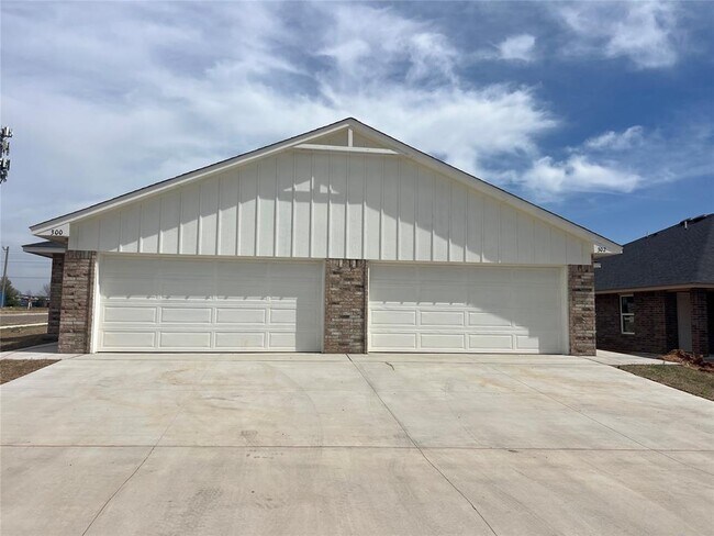 Building Photo - 300 Aaran Way