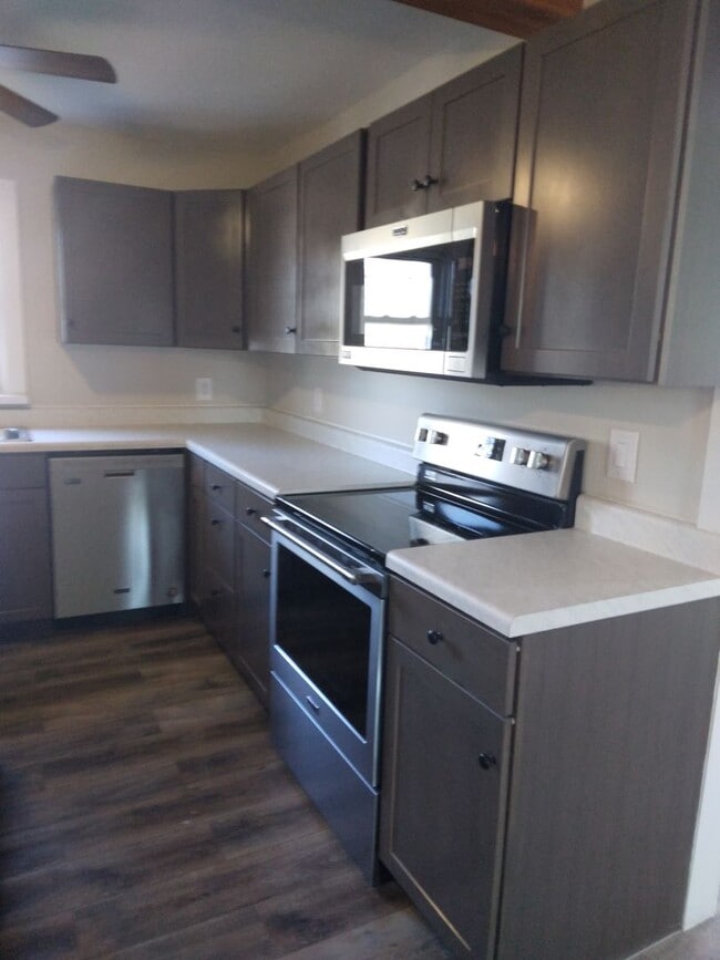 Building Photo - Newly remodeled 2 bedroom 1 bath home, Whi...