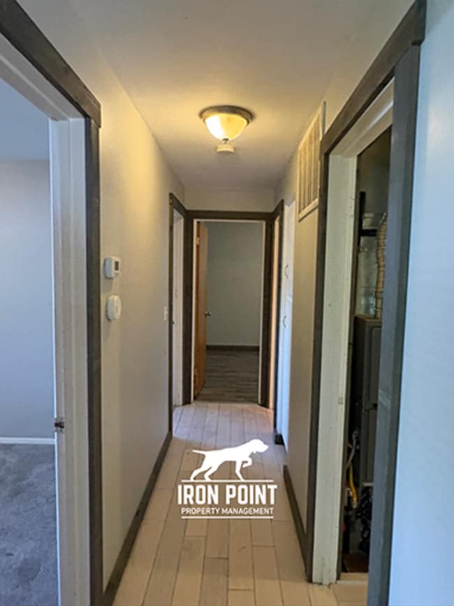 Building Photo - 3 Bed/1 Bath off Broadway near downtown Boise & BSU - Landscaping Included.