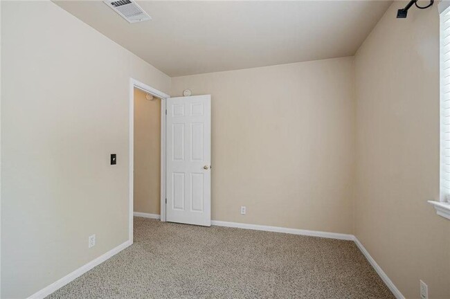 Building Photo - 1709 Royal Ascot Dr