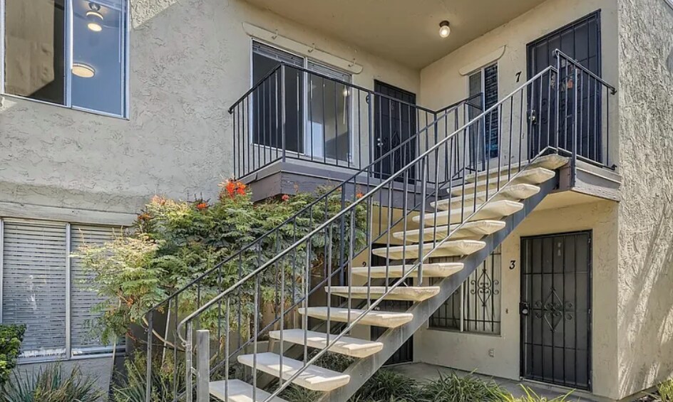 Building Photo - 3825 Van Dyke Ave