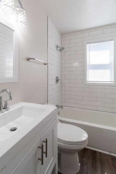 Building Photo - 4539 Shamrock Ave