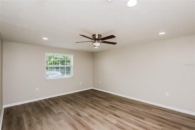 Building Photo - 3914 Pensdale Dr