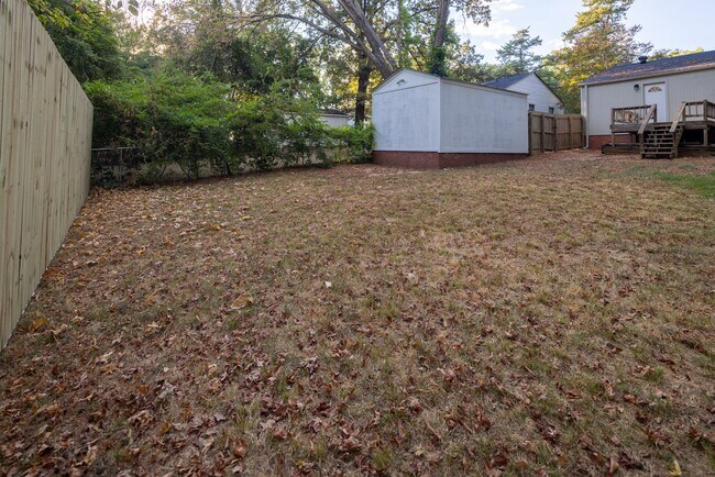 Building Photo - 415 Haden St