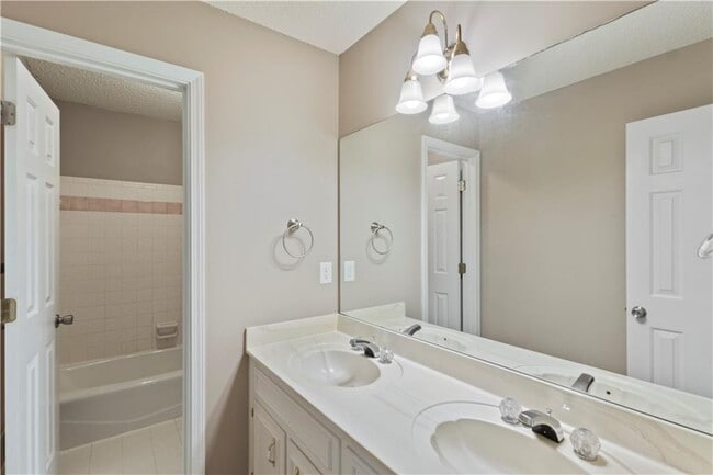 Building Photo - 4565 Ashmore Cir